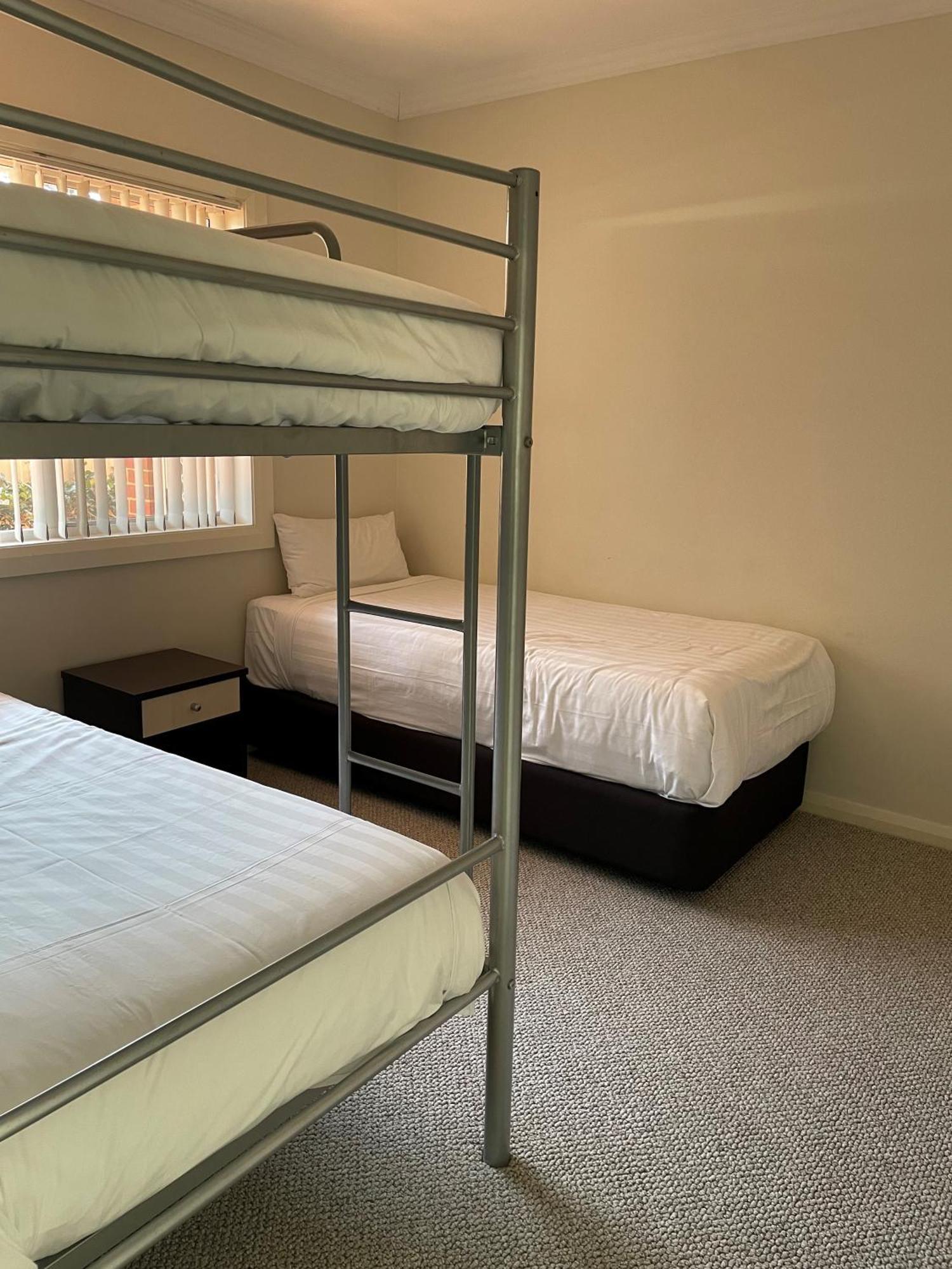 The Charles Hotel Wagga Wagga Eksteriør billede
